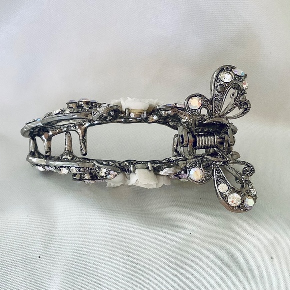 Vintage Metal Jaw clip with White & Crystal Flowers